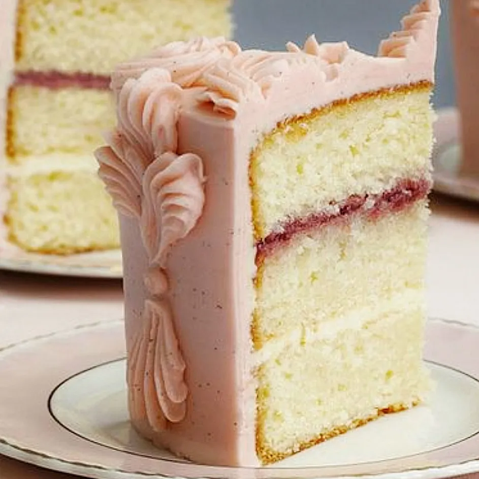 Tarta de capas con buttercream rosa